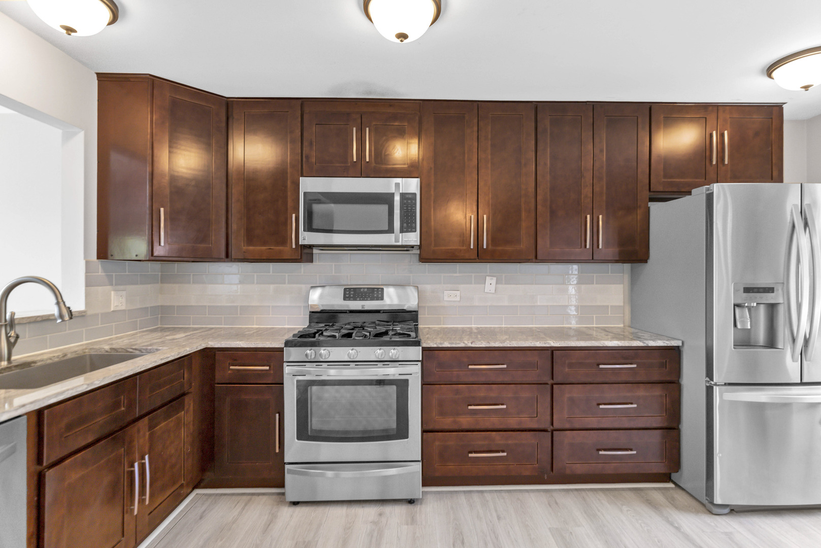 Properties 3 379 Ascot Lane