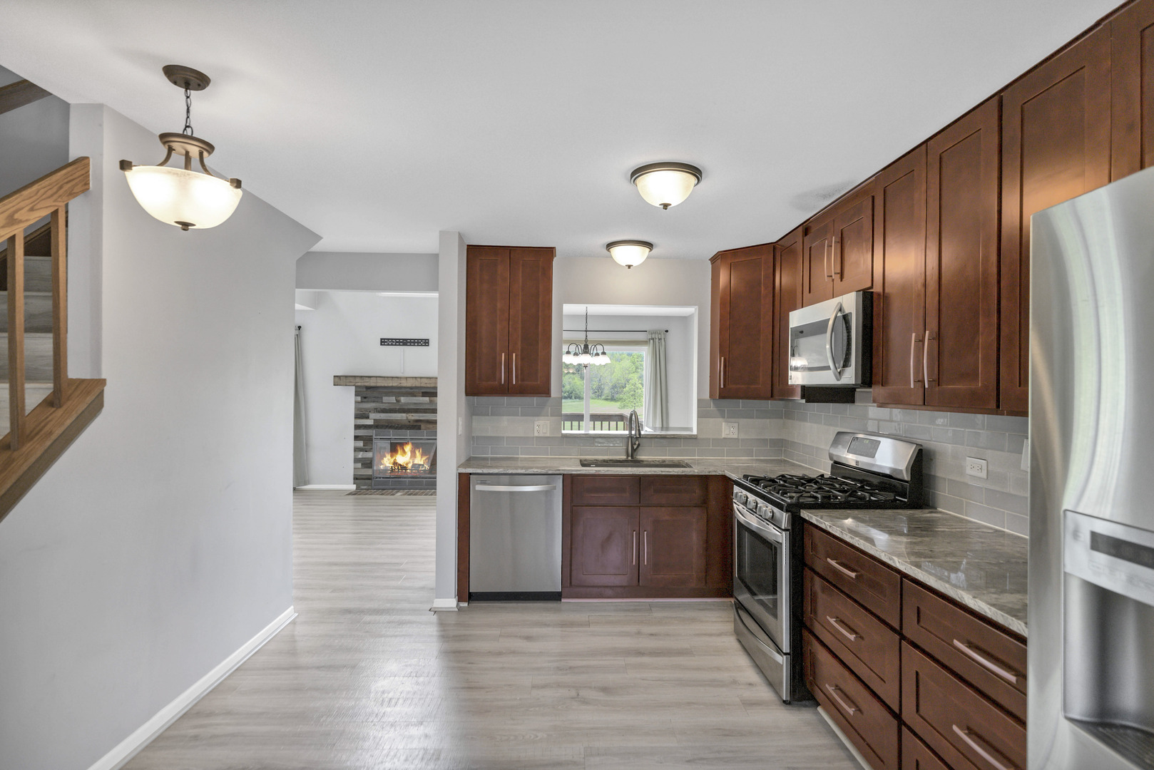 Properties 2 379 Ascot Lane