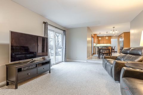 Tiny photo for 240 Osage Terrace, Buffalo Grove, IL 60089 (MLS # 12587273)