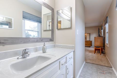 Tiny photo for 240 Osage Terrace, Buffalo Grove, IL 60089 (MLS # 12587273)