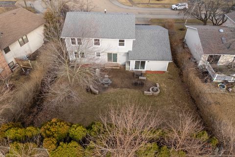 Tiny photo for 240 Osage Terrace, Buffalo Grove, IL 60089 (MLS # 12587273)