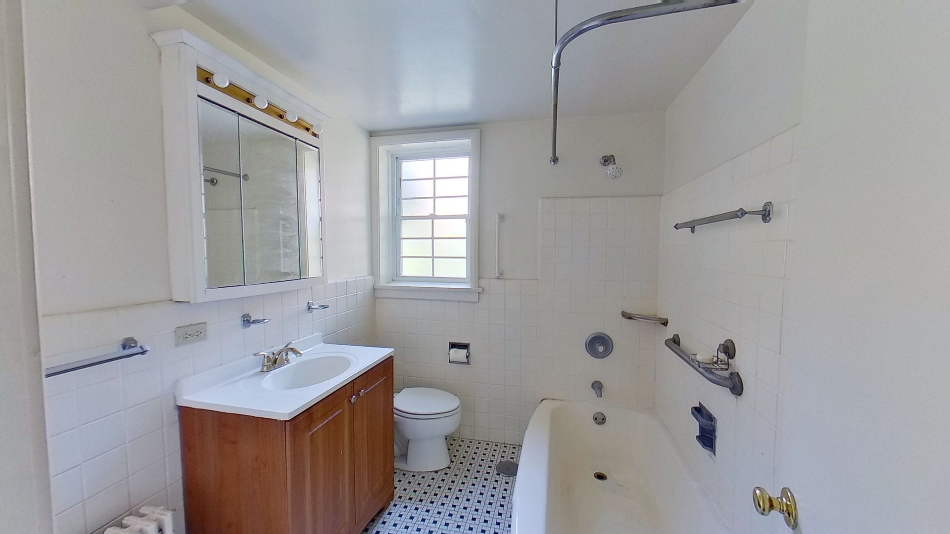 835 MULFORD Street G