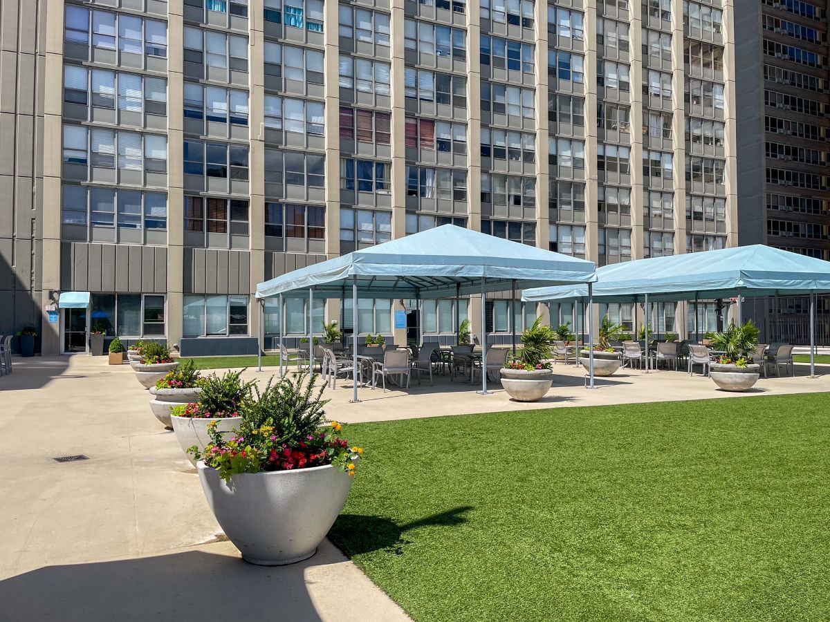 655 W Irving Park Road 4811