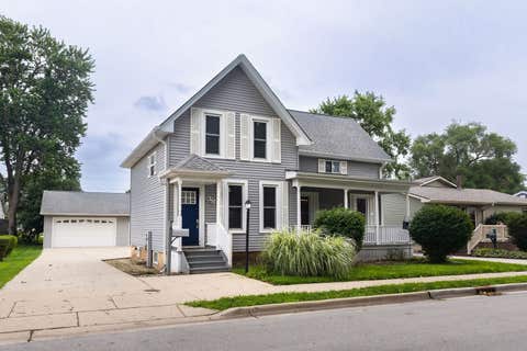 Photo of 38 N GREEN Street, Carpentersville, IL 60110 (MLS # 12733090)