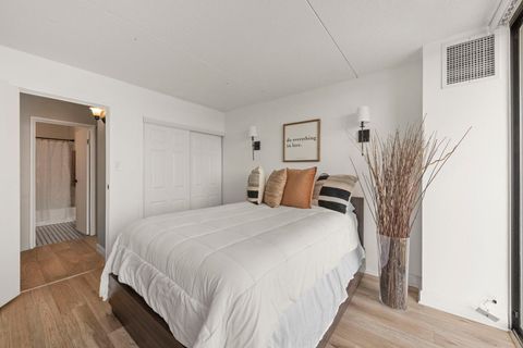 Tiny photo for 2005 S Finley Road #901, Lombard, IL 60148 (MLS # 12479789)