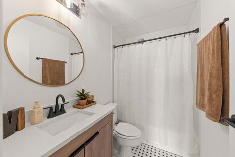 Tiny photo for 2005 S Finley Road #901, Lombard, IL 60148 (MLS # 12479789)