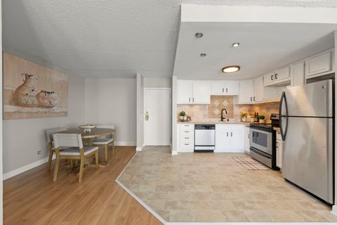 Tiny photo for 2005 S Finley Road #901, Lombard, IL 60148 (MLS # 12479789)