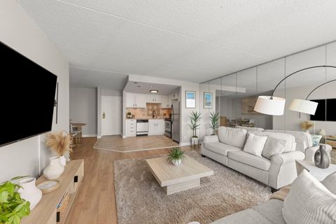 Tiny photo for 2005 S Finley Road #901, Lombard, IL 60148 (MLS # 12479789)