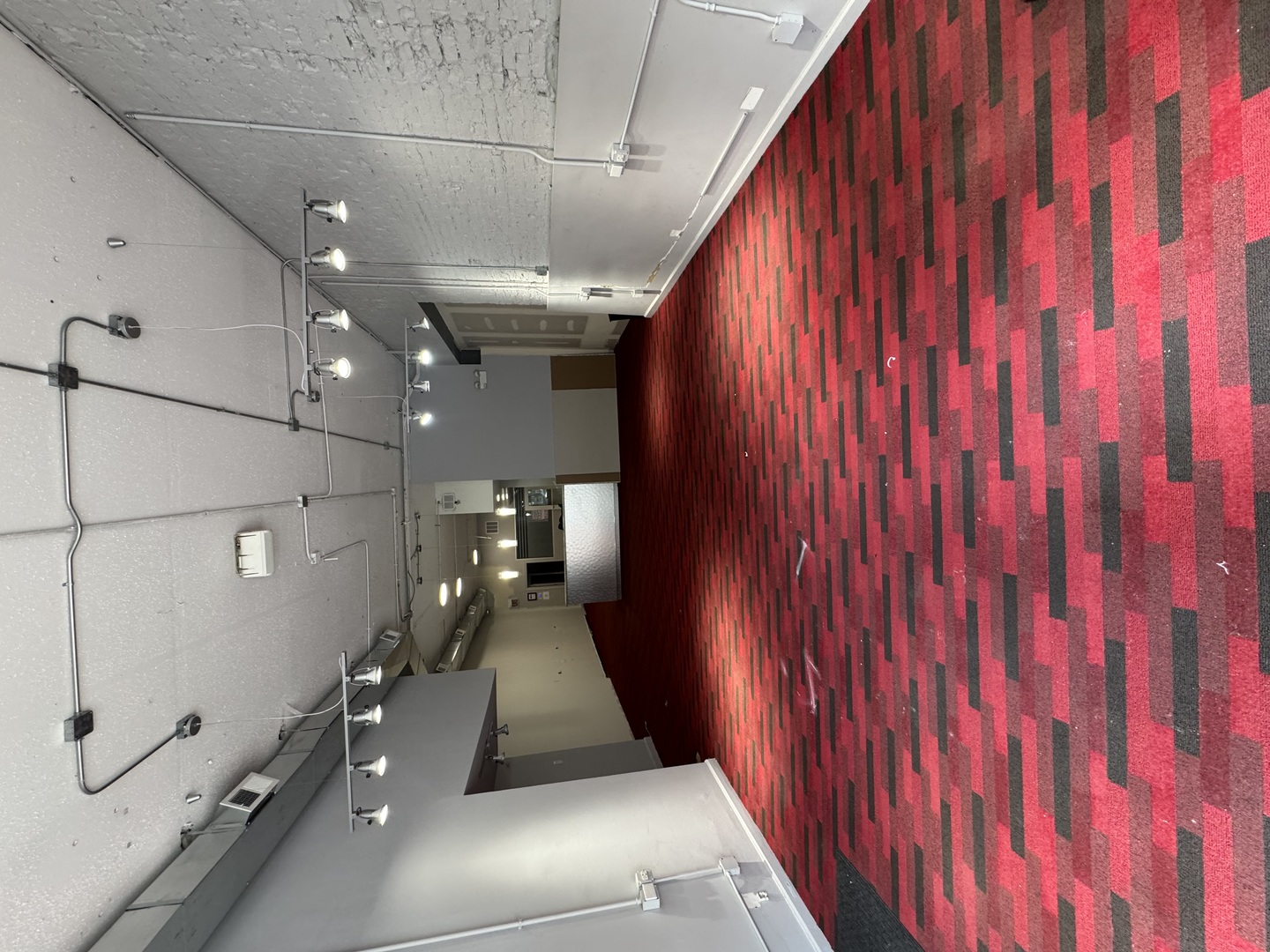 906 W Belmont Avenue