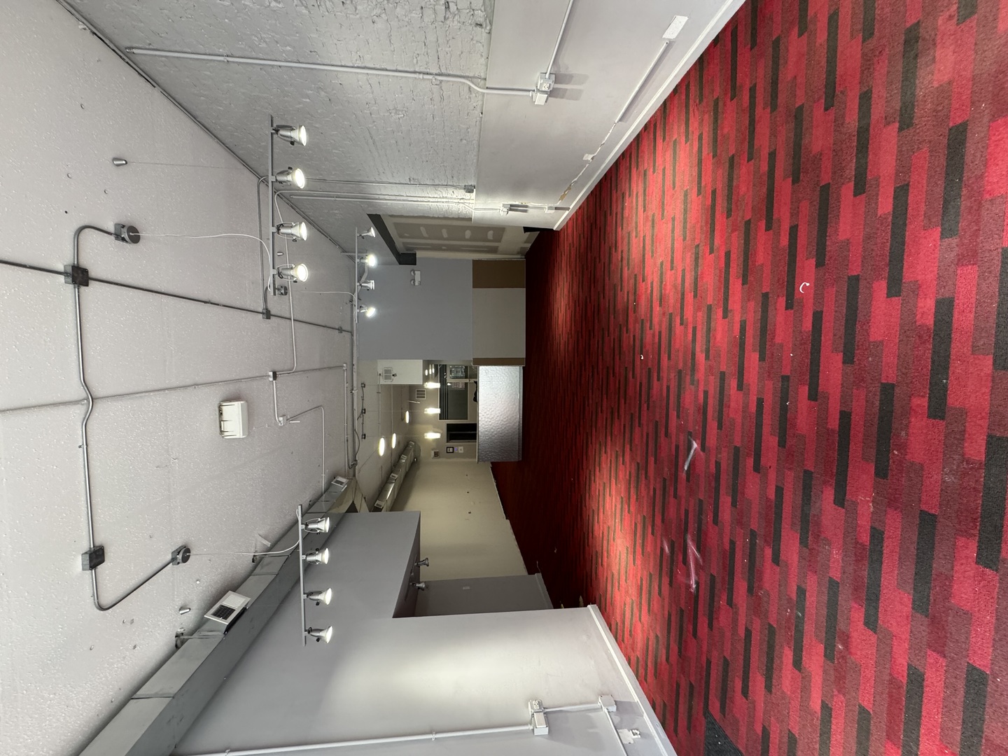 906 W Belmont Avenue