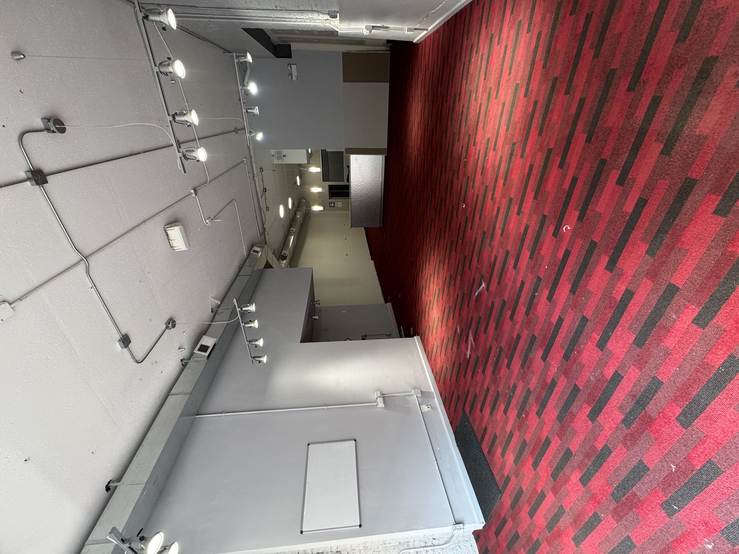 906 W Belmont Avenue