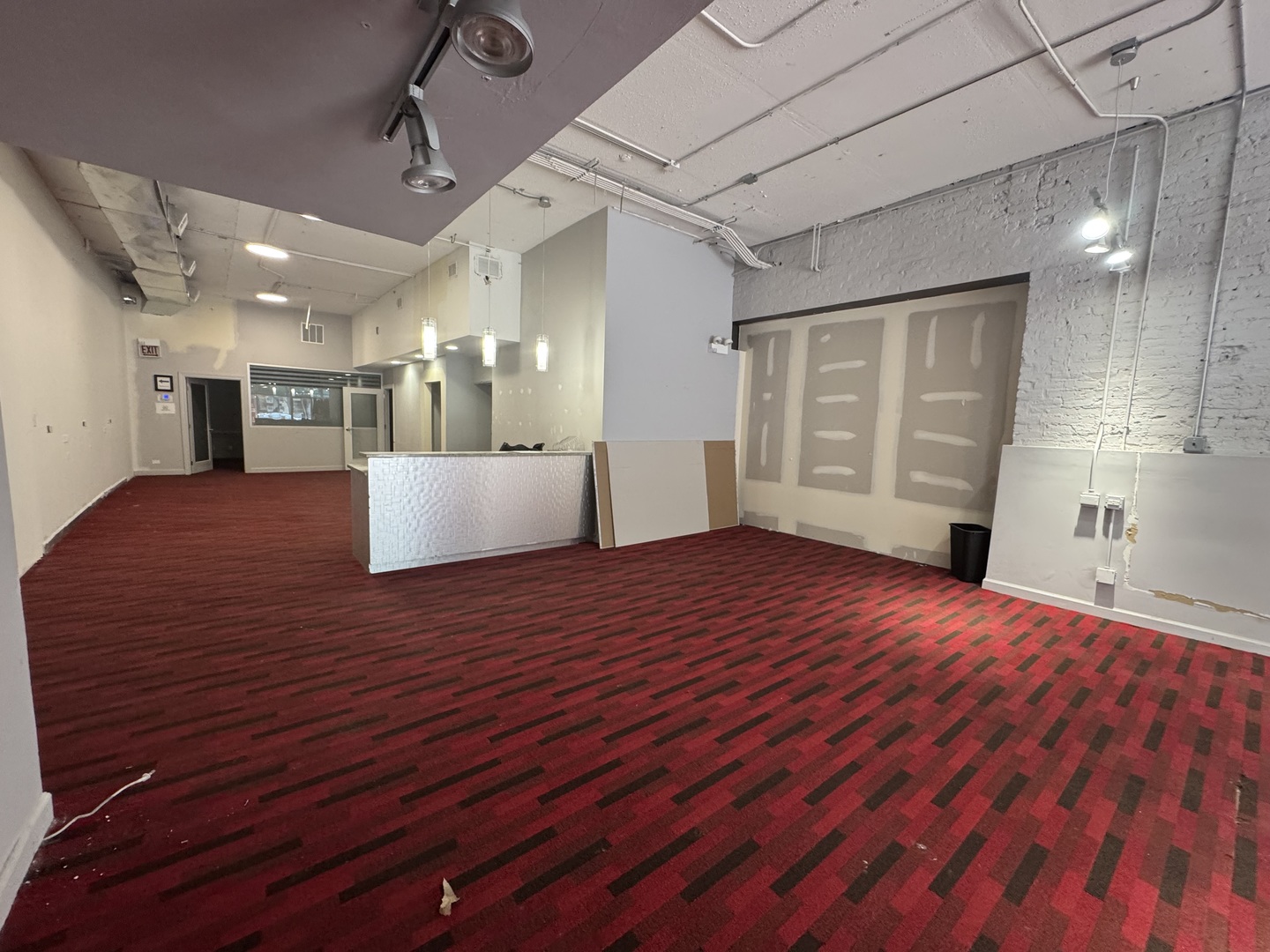 906 W Belmont Avenue