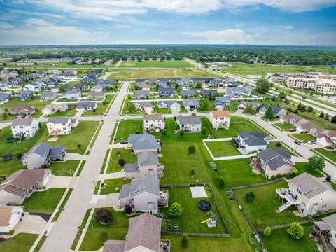 Tiny photo for 4367 55th Avenue, Bettendorf, IA 52722 (MLS # 12682021)