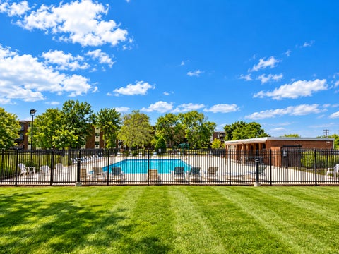 Tiny photo for 1321 S Finley Road #312, Lombard, IL 60148 (MLS # 12791807)