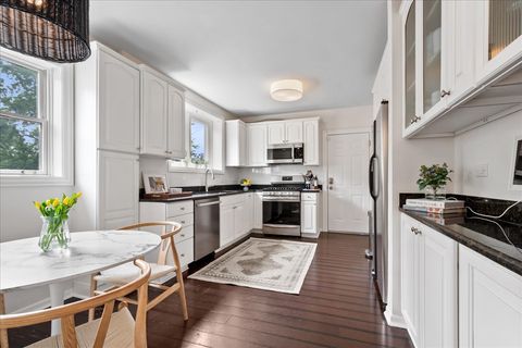 Tiny photo for 1918 Colfax Street #3, Evanston, IL 60201 (MLS # 12705323)