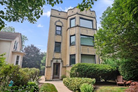 Photo of 1918 Colfax Street #3, Evanston, IL 60201 (MLS # 12705323)