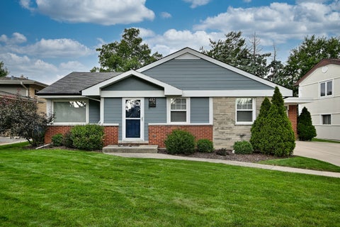 Photo of 482 E PARK Avenue, Elmhurst, IL 60126 (MLS # 12762458)