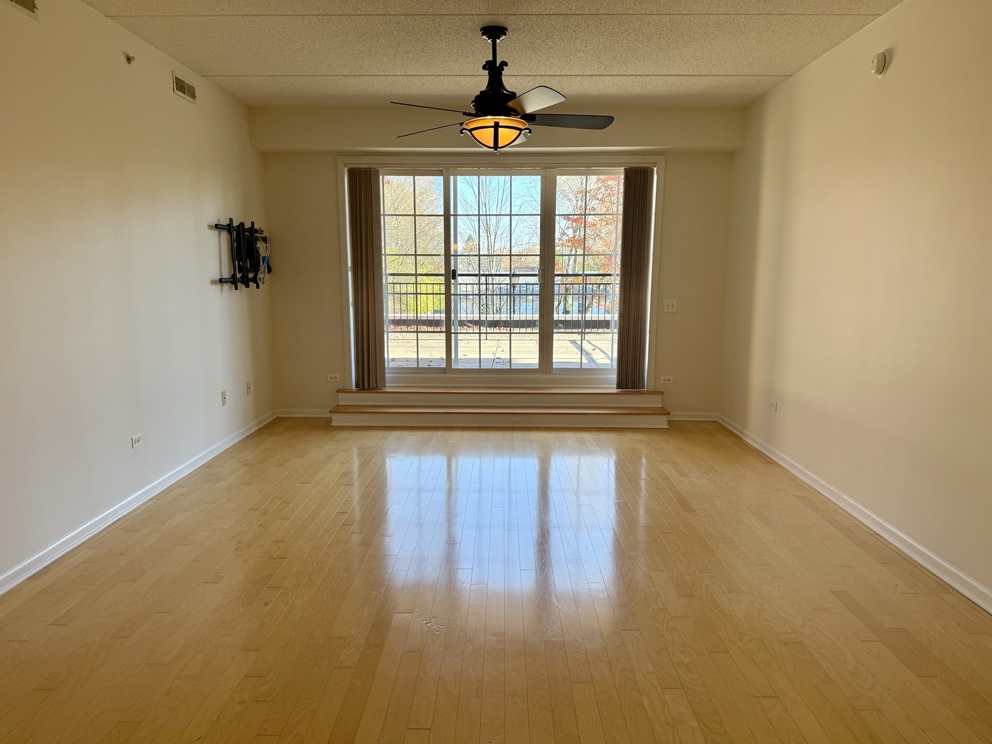 Palatine, Illinois 60067, United States, 2 Bedrooms Bedrooms, ,2 BathroomsBathrooms,Residential,Active,244615