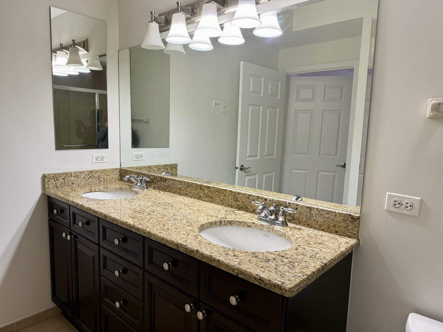 Palatine, Illinois 60067, United States, 2 Bedrooms Bedrooms, ,2 BathroomsBathrooms,Residential,Active,244615