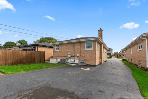 Tiny photo for 9120 S Clifton Park Avenue, Evergreen Park, IL 60805 (MLS # 12776273)