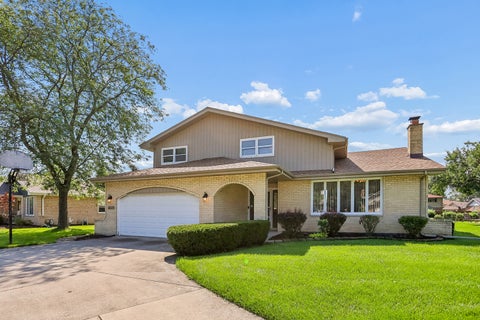 Tiny photo for 12123 Lake View Drive, Orland Park, IL 60467 (MLS # 12770357)