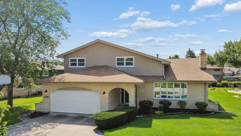 Photo of 12123 Lake View Drive, Orland Park, IL 60467 (MLS # 12770357)