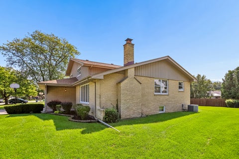 Tiny photo for 12123 Lake View Drive, Orland Park, IL 60467 (MLS # 12770357)