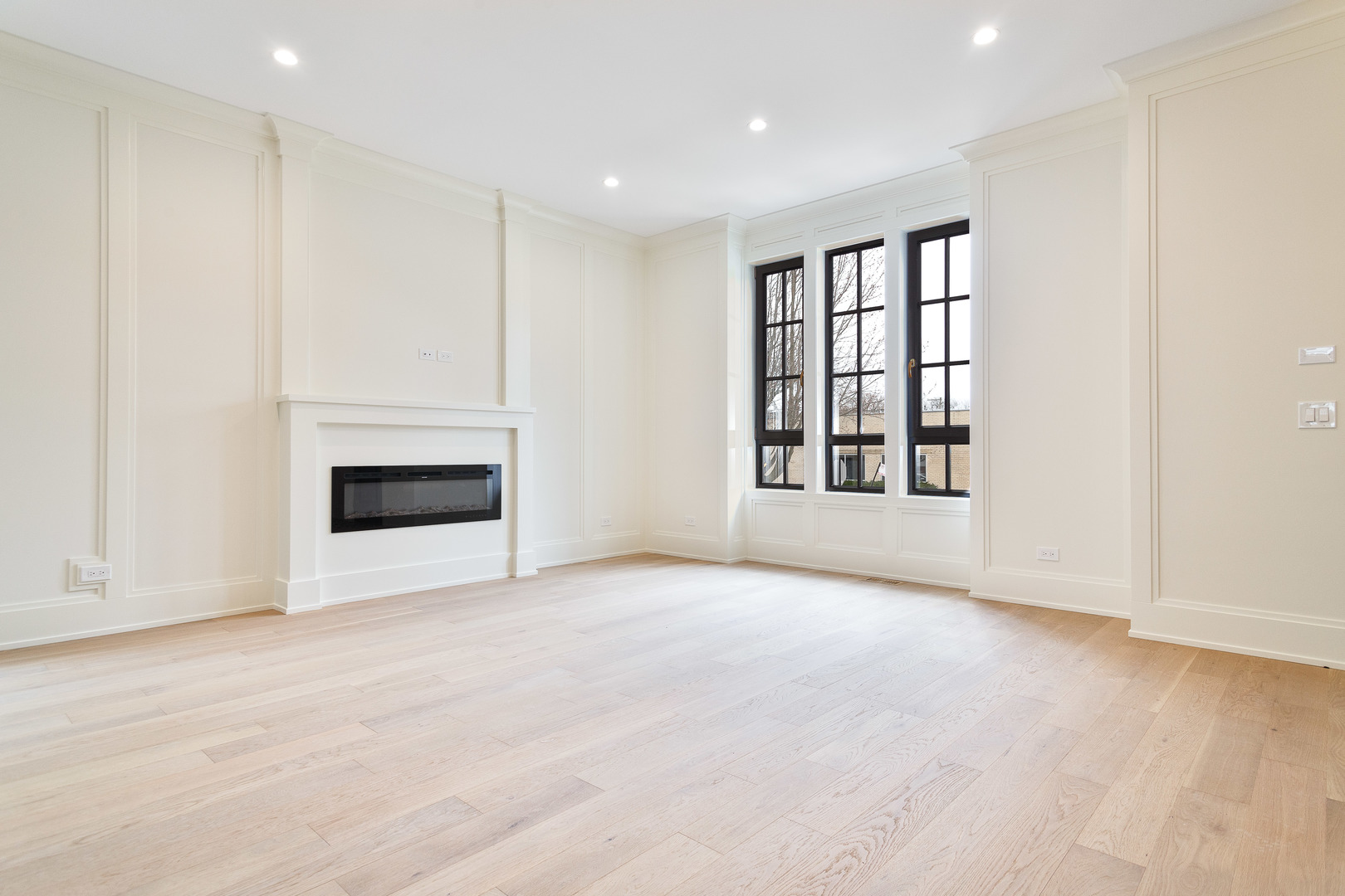 2540 W Berteau Avenue