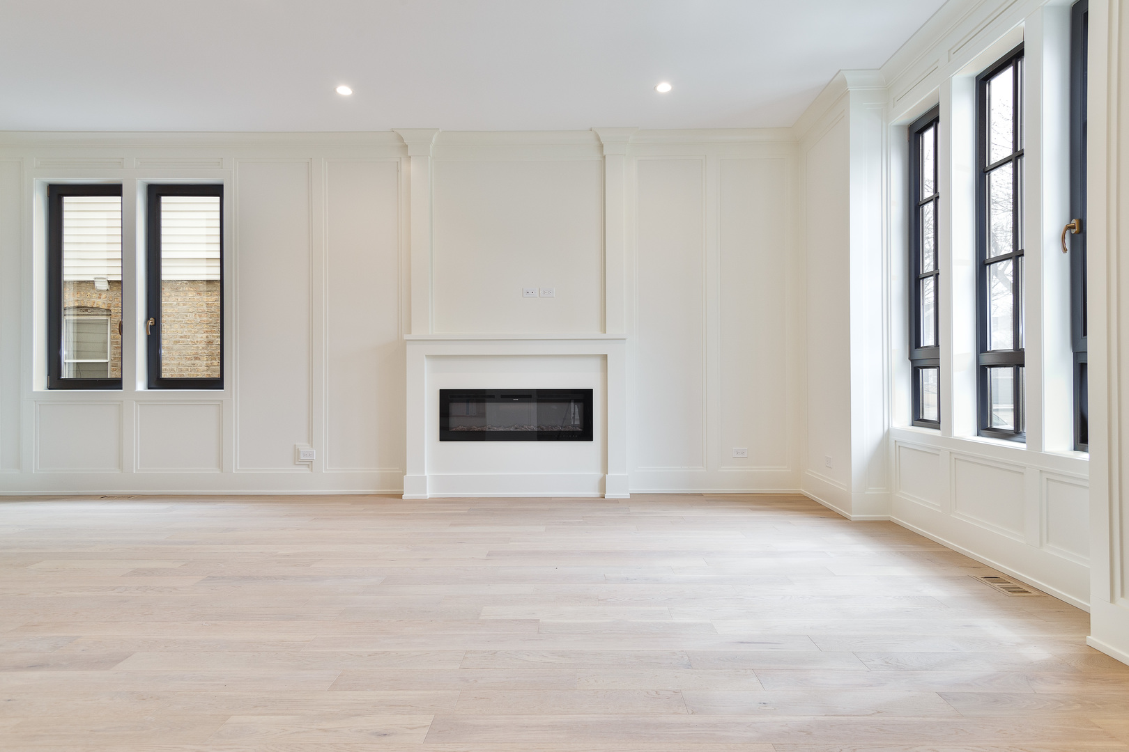 2540 W Berteau Avenue