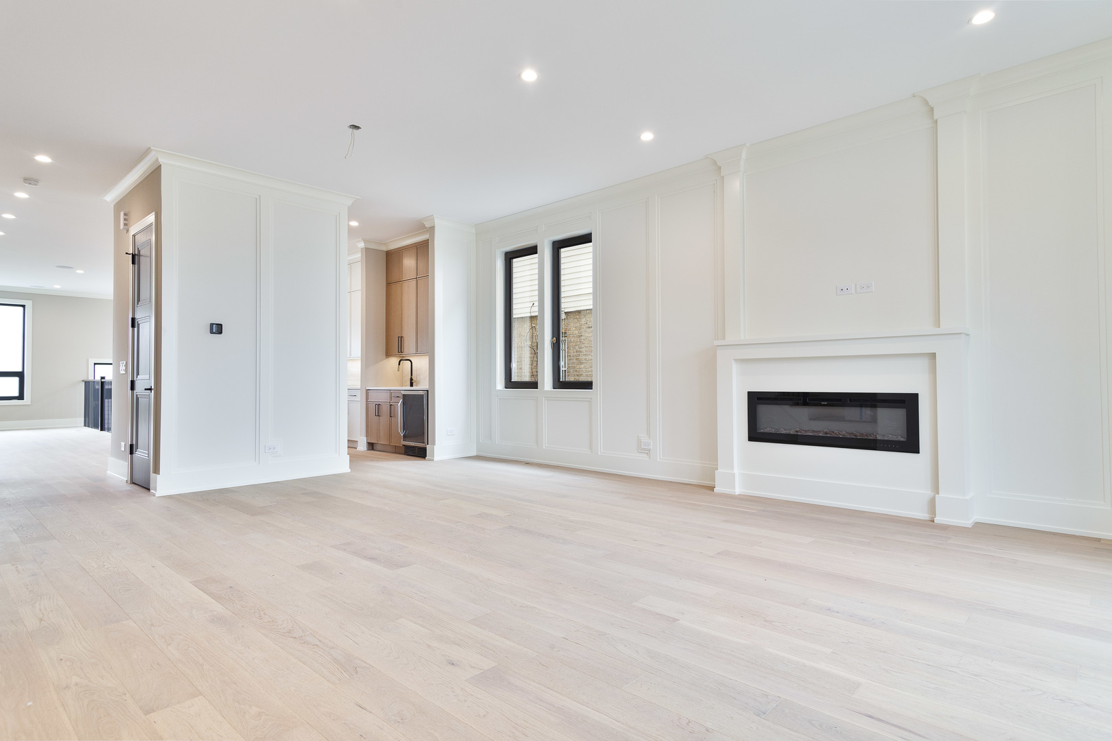 2540 W Berteau Avenue