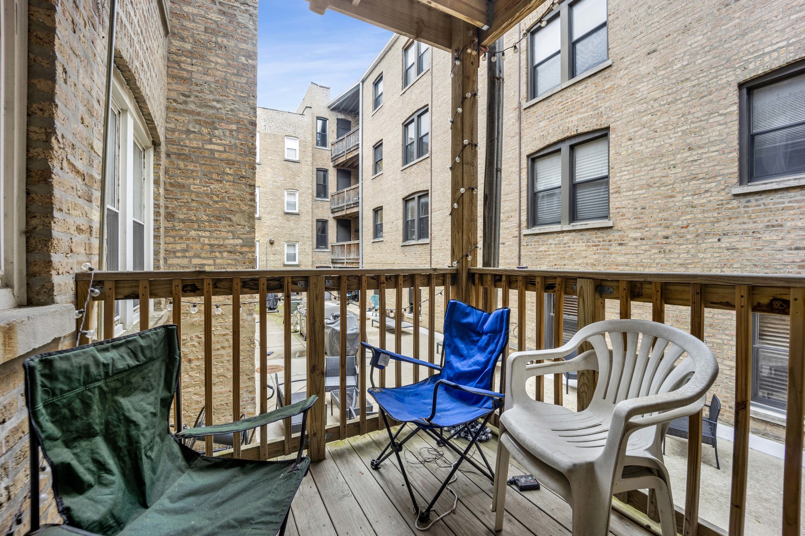 1152 W Cornelia Avenue 1