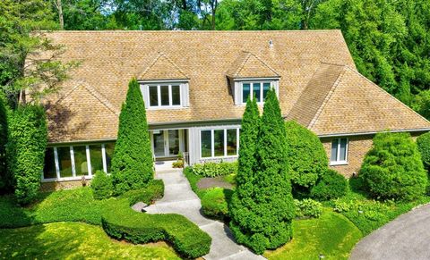 Tiny photo for 43 Indian Hill Road, Winnetka, IL 60093 (MLS # 12458963)