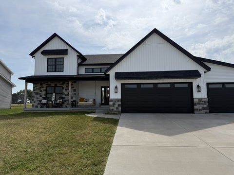 Photo of 237 W Torrey Pines Drive, Eldridge, IA 52748 (MLS # 12753056)