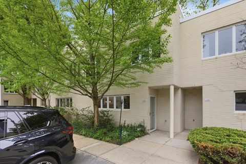 Photo of 1085 S Park Terrace, Chicago, IL 60605 (MLS # 12639191)