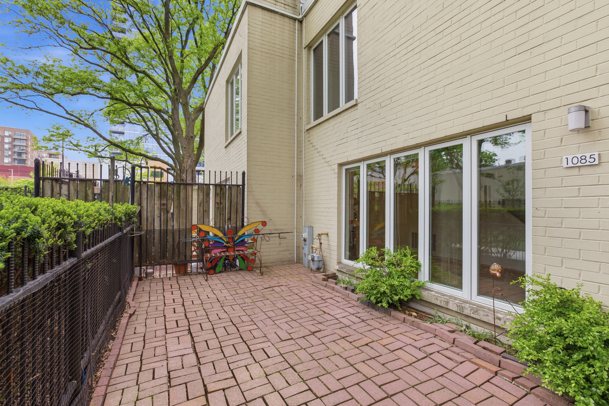 1085 S Park Terrace