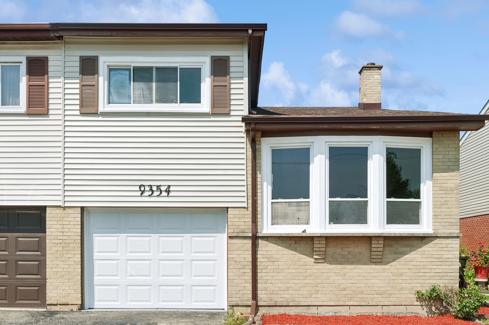 9354 TWIN OAKS Lane