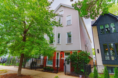 Photo of 1325 W George Street #3, Chicago, IL 60657 (MLS # 12604788)