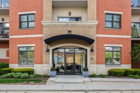Tiny photo for 14 S Prospect Street #401, Roselle, IL 60172 (MLS # 12637685)