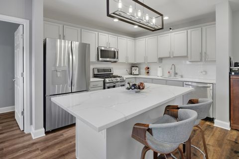 Tiny photo for 14 S Prospect Street #401, Roselle, IL 60172 (MLS # 12637685)