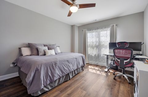 Tiny photo for 14 S Prospect Street #401, Roselle, IL 60172 (MLS # 12637685)