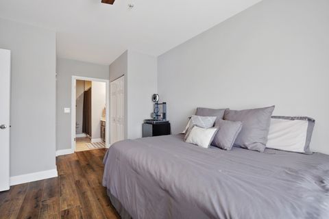 Tiny photo for 14 S Prospect Street #401, Roselle, IL 60172 (MLS # 12637685)