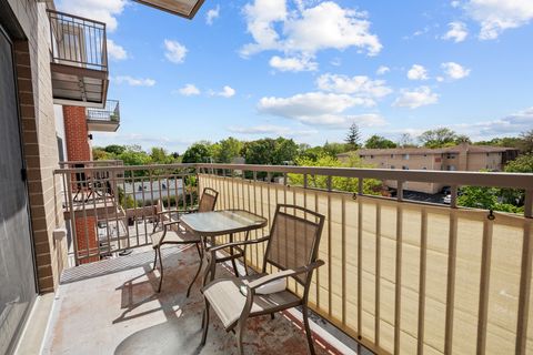 Tiny photo for 14 S Prospect Street #401, Roselle, IL 60172 (MLS # 12637685)
