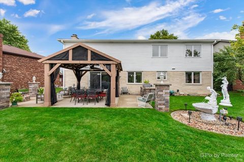 Tiny photo for 690 Yorkshire Lane, Des Plaines, IL 60016 (MLS # 12481979)