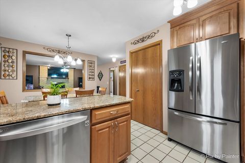 Tiny photo for 690 Yorkshire Lane, Des Plaines, IL 60016 (MLS # 12481979)