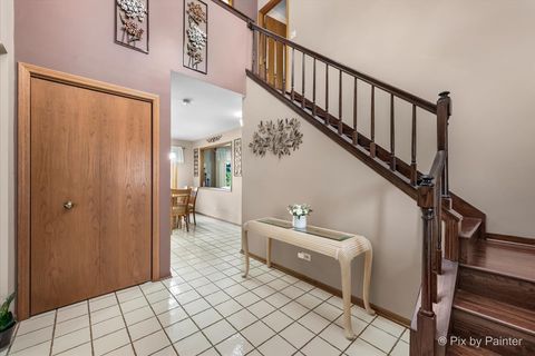 Tiny photo for 690 Yorkshire Lane, Des Plaines, IL 60016 (MLS # 12481979)