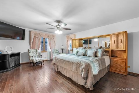 Tiny photo for 690 Yorkshire Lane, Des Plaines, IL 60016 (MLS # 12481979)