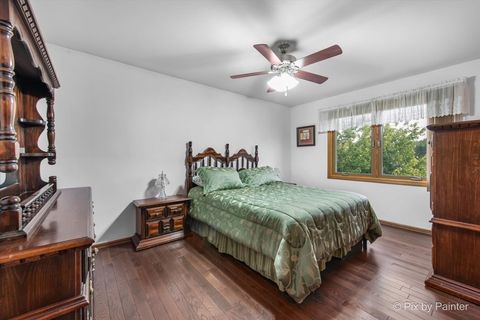 Tiny photo for 690 Yorkshire Lane, Des Plaines, IL 60016 (MLS # 12481979)