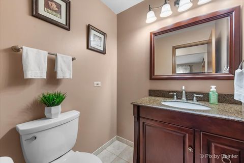 Tiny photo for 690 Yorkshire Lane, Des Plaines, IL 60016 (MLS # 12481979)