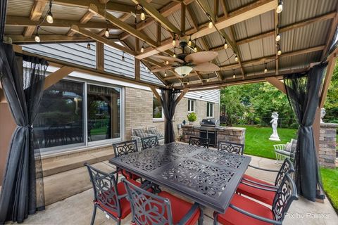 Tiny photo for 690 Yorkshire Lane, Des Plaines, IL 60016 (MLS # 12481979)