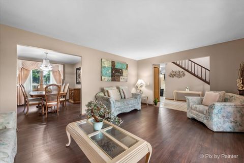 Tiny photo for 690 Yorkshire Lane, Des Plaines, IL 60016 (MLS # 12481979)